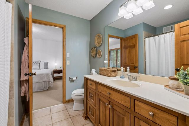 9001 Springwood Drive, Woodbury, MN 55125