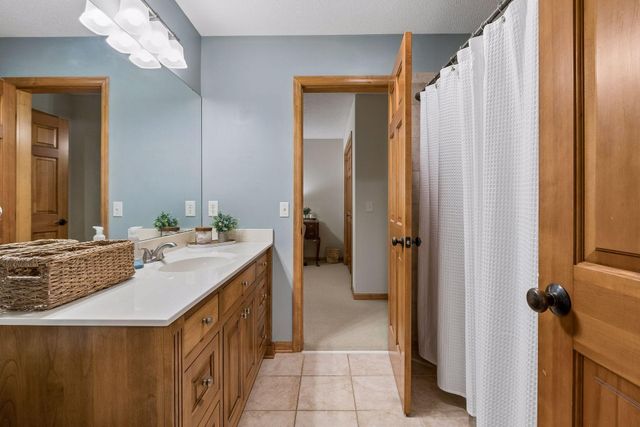 9001 Springwood Drive, Woodbury, MN 55125