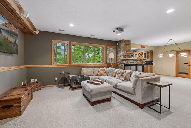 9001 Springwood Drive, Woodbury, MN 55125