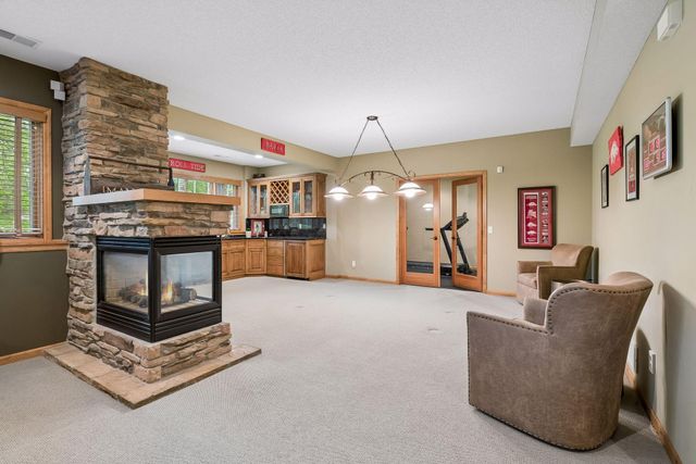 9001 Springwood Drive, Woodbury, MN 55125