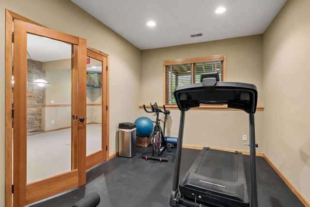 9001 Springwood Drive, Woodbury, MN 55125