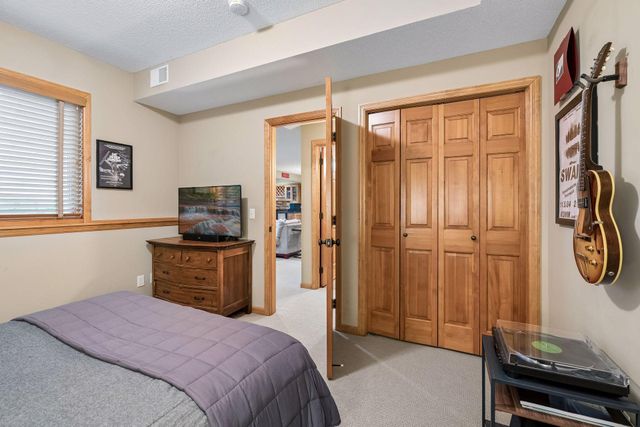 9001 Springwood Drive, Woodbury, MN 55125