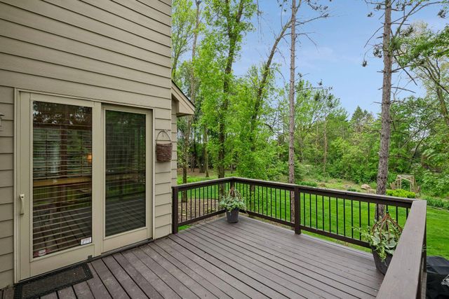 9001 Springwood Drive, Woodbury, MN 55125