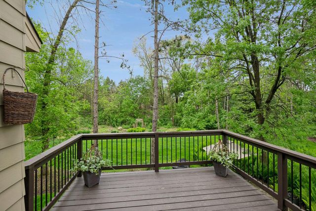 9001 Springwood Drive, Woodbury, MN 55125