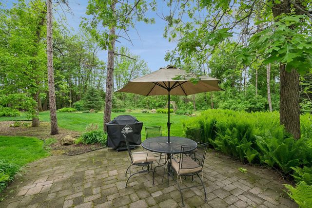 9001 Springwood Drive, Woodbury, MN 55125