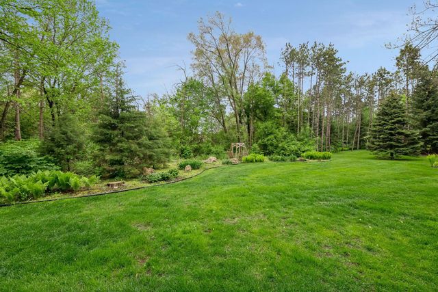 9001 Springwood Drive, Woodbury, MN 55125
