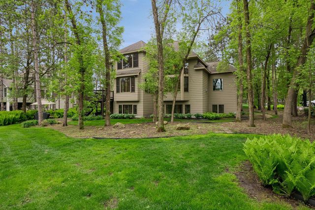 9001 Springwood Drive, Woodbury, MN 55125