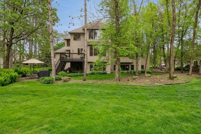 9001 Springwood Drive, Woodbury, MN 55125