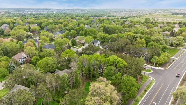 9001 Springwood Drive, Woodbury, MN 55125