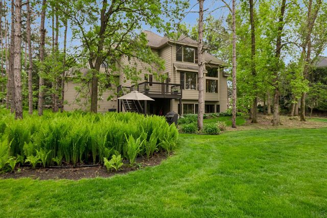 9001 Springwood Drive, Woodbury, MN 55125