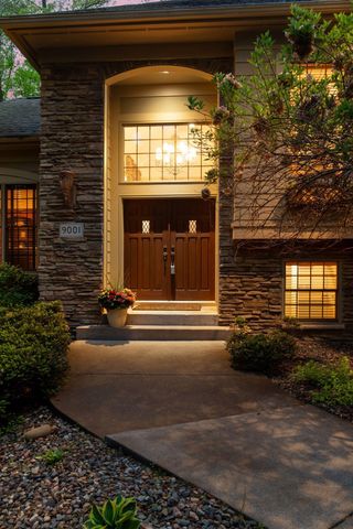 9001 Springwood Drive, Woodbury, MN 55125