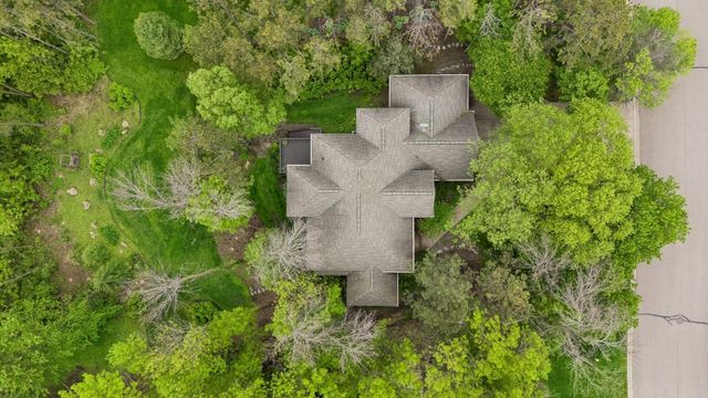 9001 Springwood Drive, Woodbury, MN 55125