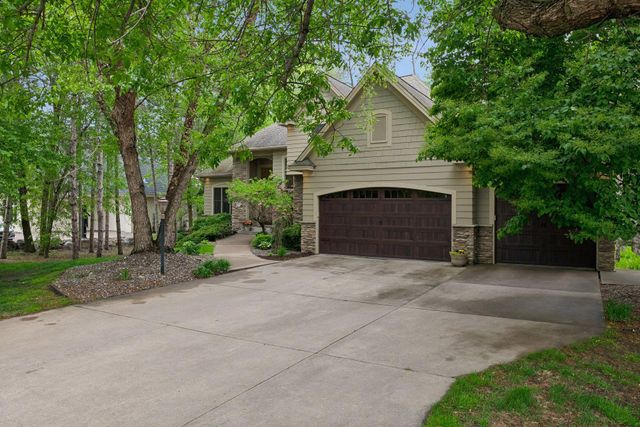 9001 Springwood Drive, Woodbury, MN 55125