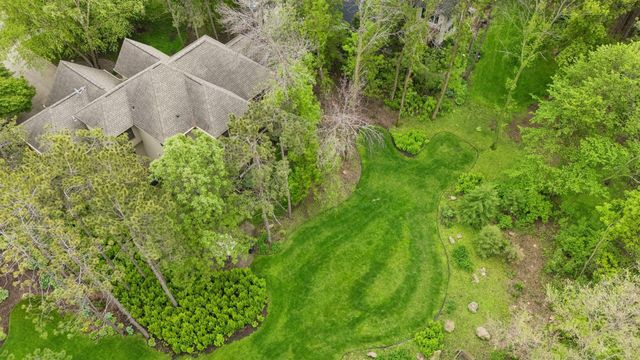 9001 Springwood Drive, Woodbury, MN 55125