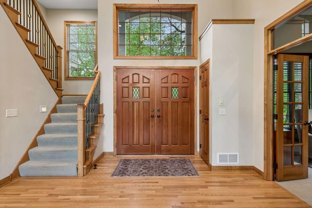 9001 Springwood Drive, Woodbury, MN 55125