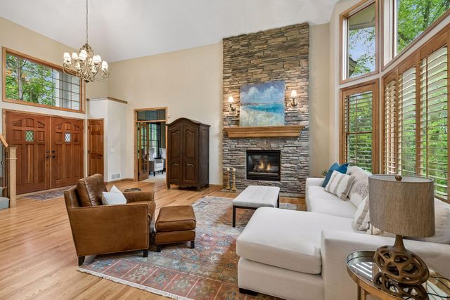 9001 Springwood Drive, Woodbury, MN 55125