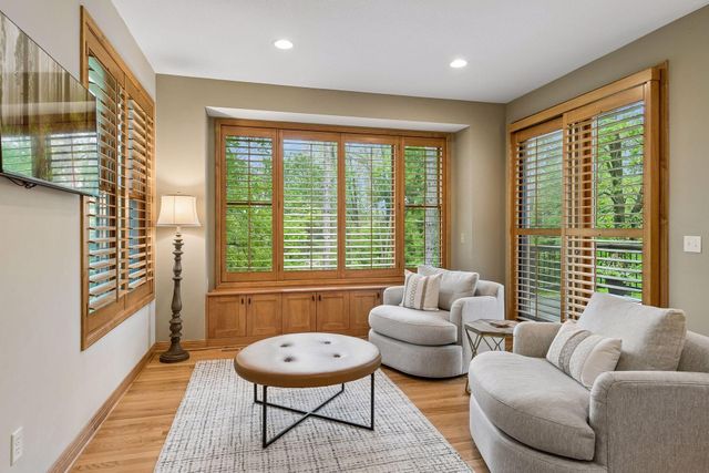 9001 Springwood Drive, Woodbury, MN 55125