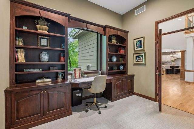 9001 Springwood Drive, Woodbury, MN 55125