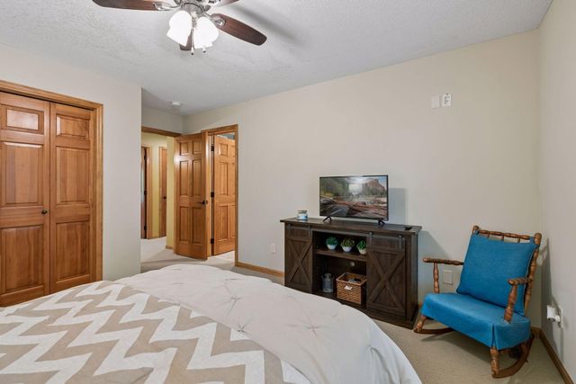 9001 Springwood Drive, Woodbury, MN 55125