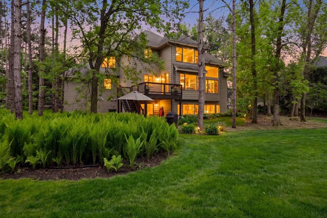 9001 Springwood Drive, Woodbury, MN 55125