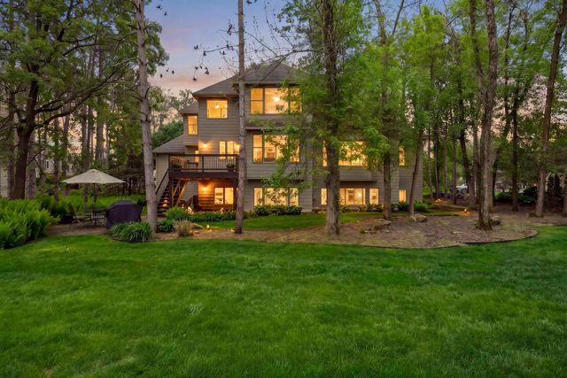 9001 Springwood Drive, Woodbury, MN 55125