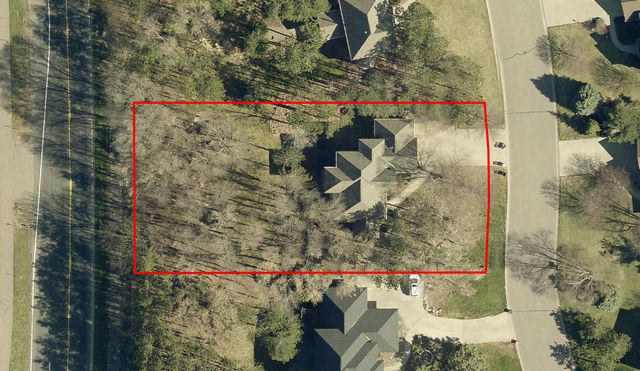 9001 Springwood Drive, Woodbury, MN 55125