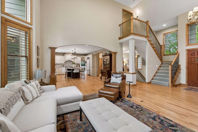 9001 Springwood Drive, Woodbury, MN 55125