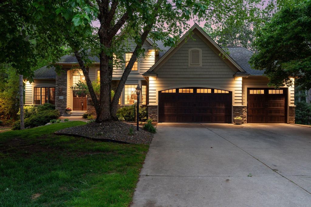 9001 Springwood Drive, Woodbury, MN 55125 — photo 2