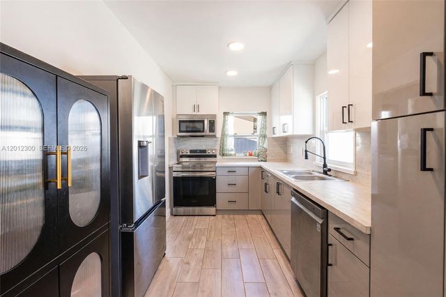 6451 Pershing St, Hollywood, FL 33024
