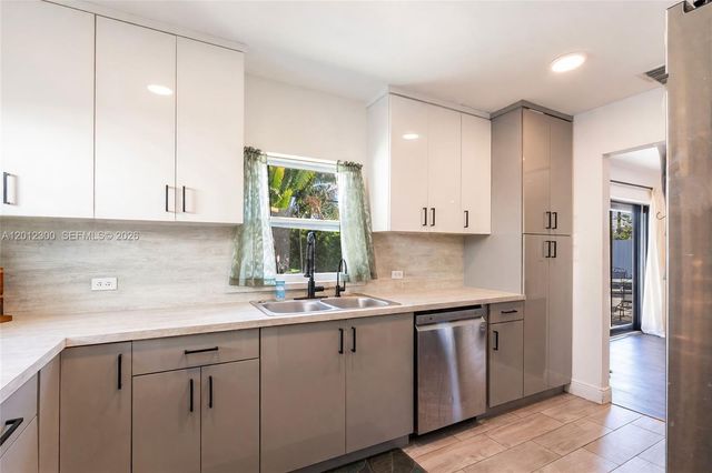 6451 Pershing St, Hollywood, FL 33024