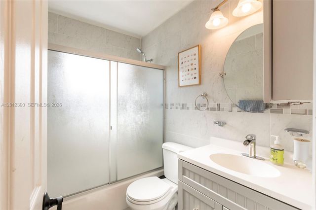 6451 Pershing St, Hollywood, FL 33024