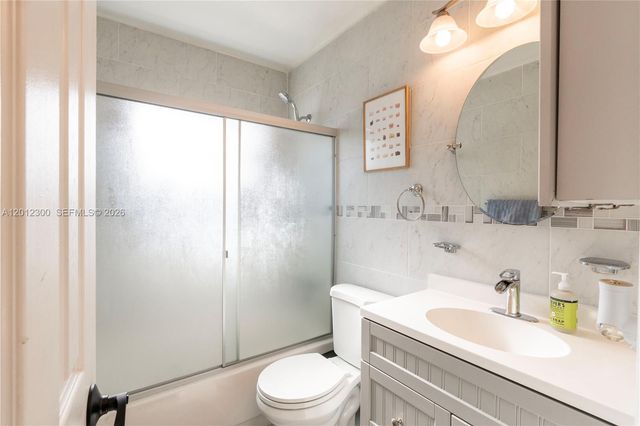 6451 Pershing St, Hollywood, FL 33024