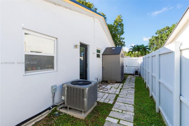 6451 Pershing St, Hollywood, FL 33024