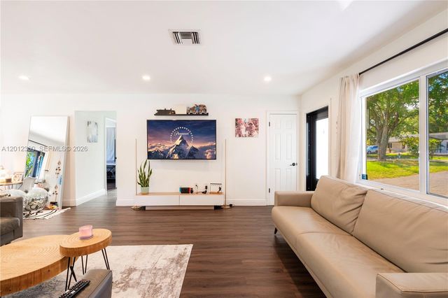6451 Pershing St, Hollywood, FL 33024