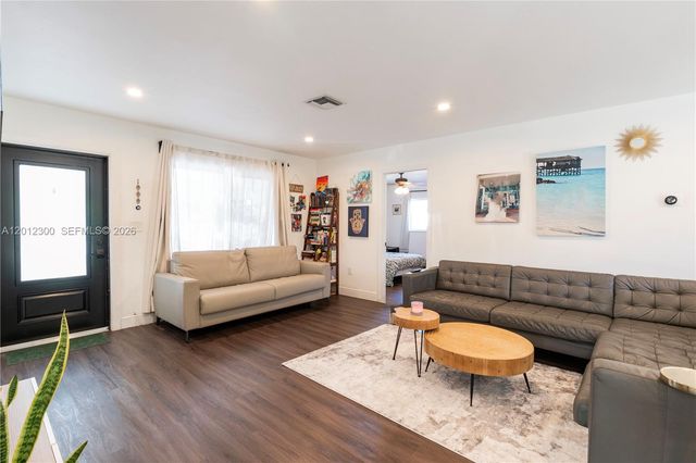 6451 Pershing St, Hollywood, FL 33024