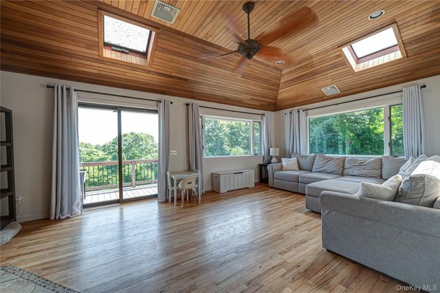 81 Manor Lane, Jamesport, NY 11947