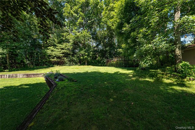 81 Manor Lane, Jamesport, NY 11947