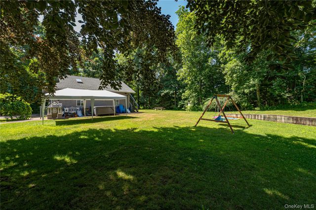 81 Manor Lane, Jamesport, NY 11947