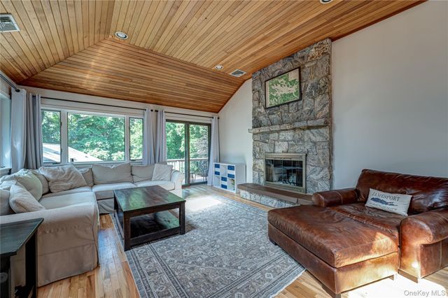 81 Manor Lane, Jamesport, NY 11947
