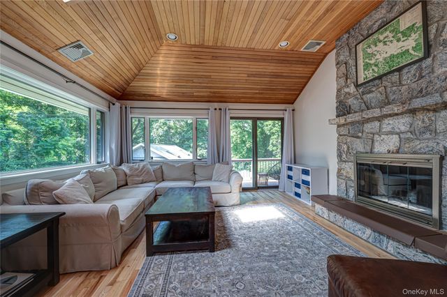 81 Manor Lane, Jamesport, NY 11947