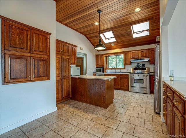 81 Manor Lane, Jamesport, NY 11947