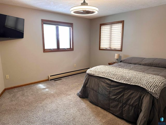 3905 N Longview Ave Avenue, Sioux Falls, SD 57107