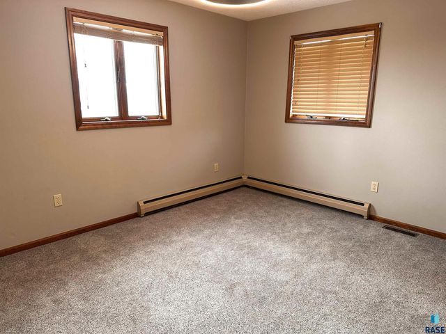 3905 N Longview Ave Avenue, Sioux Falls, SD 57107