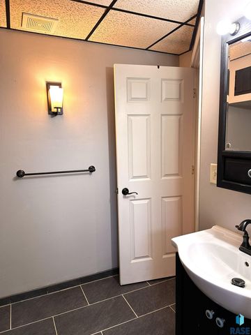 3905 N Longview Ave Avenue, Sioux Falls, SD 57107