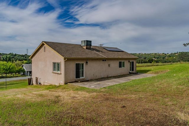 1938 Blake Ln, Valley Springs, CA 95252