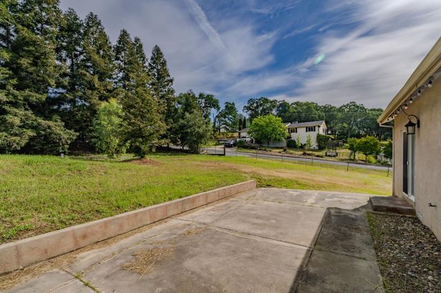 1938 Blake Ln, Valley Springs, CA 95252