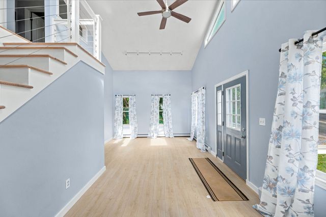 27 Abington Ave, Plymouth, MA 02360