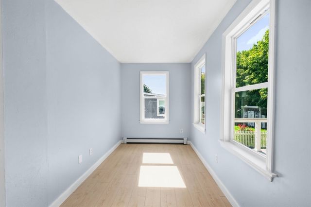 27 Abington Ave, Plymouth, MA 02360