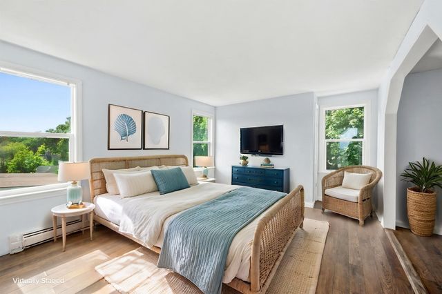 27 Abington Ave, Plymouth, MA 02360