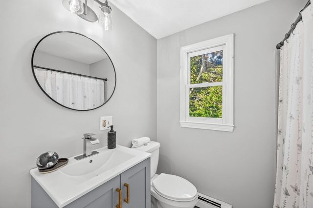27 Abington Ave, Plymouth, MA 02360